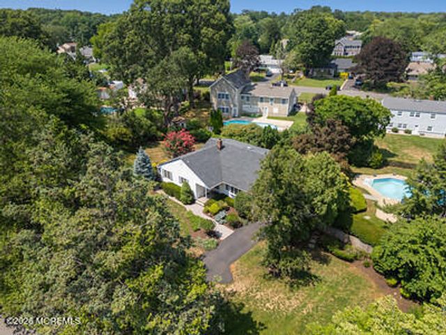 31 Circle Place, Lincroft, NJ 07738