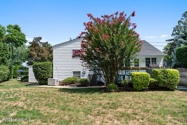 31 Circle Place, Lincroft, NJ 07738
