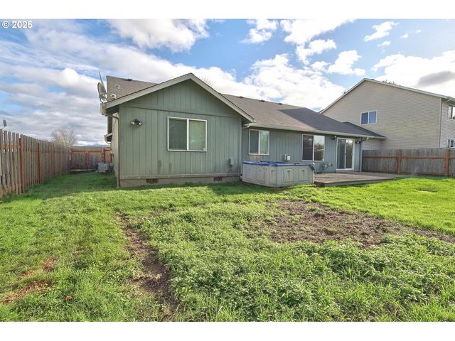1424 MT VIEW Ln, Molalla, OR 97038