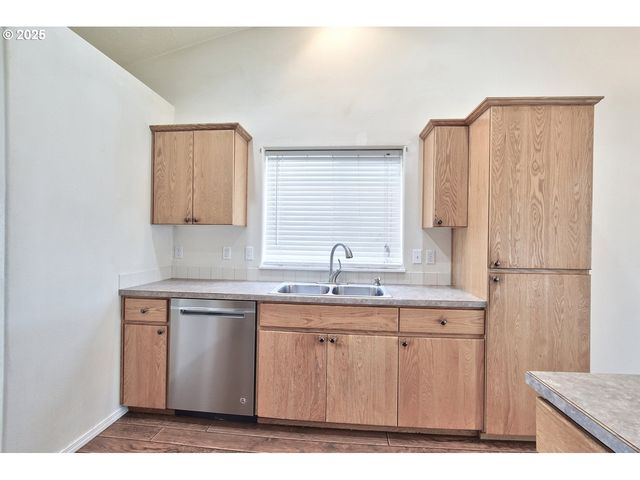 1424 MT VIEW Ln, Molalla, OR 97038