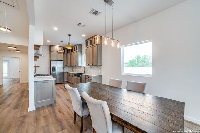 824 Elmwood, San Antonio, TX 78212