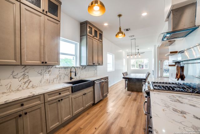 824 Elmwood, San Antonio, TX 78212