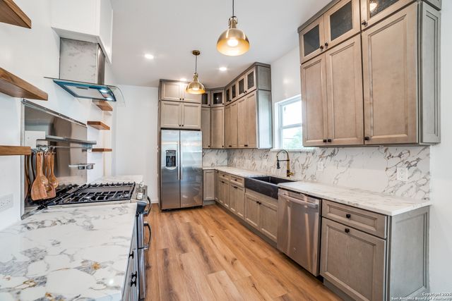 824 Elmwood, San Antonio, TX 78212