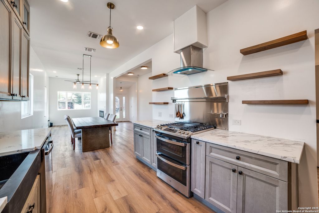 824 Elmwood, San Antonio, TX 78212