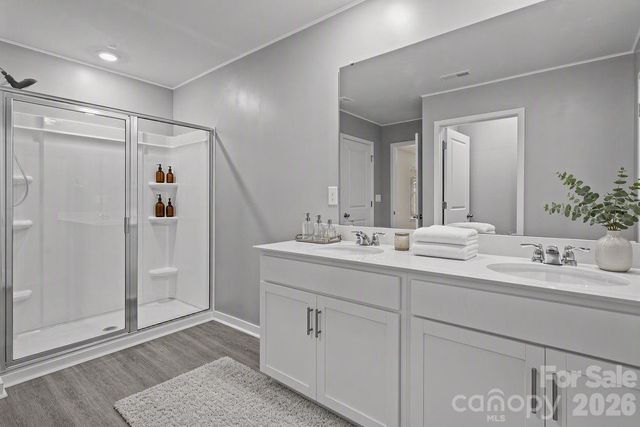 1414 5th Street Drive NE, Hickory, NC 28601