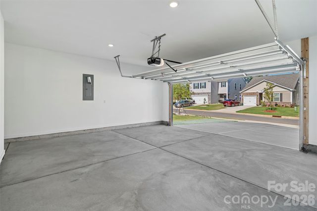 1414 5th Street Drive NE, Hickory, NC 28601