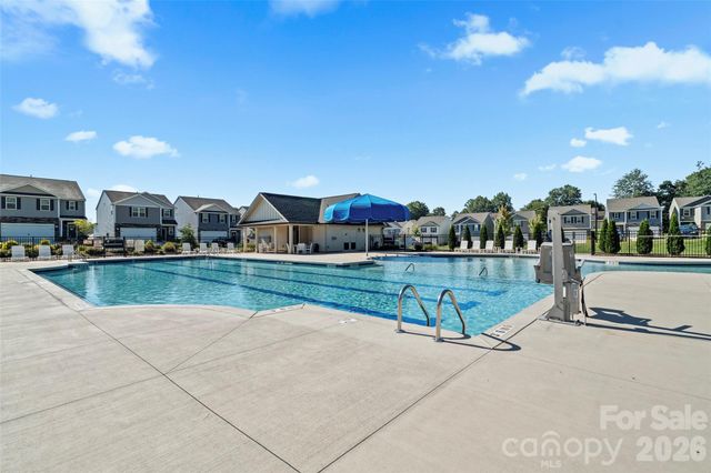 1414 5th Street Drive NE, Hickory, NC 28601