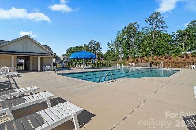 1414 5th Street Drive NE, Hickory, NC 28601