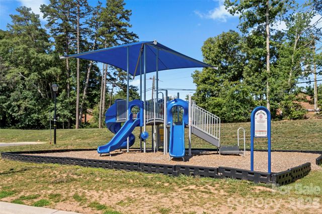 1414 5th Street Drive NE, Hickory, NC 28601