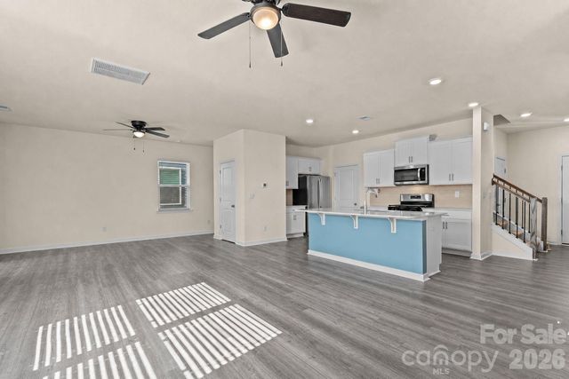 1414 5th Street Drive NE, Hickory, NC 28601