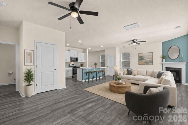 1414 5th Street Drive NE, Hickory, NC 28601