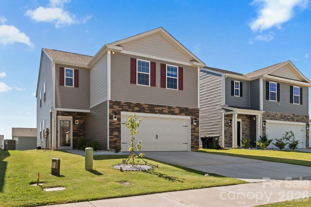 1414 5th Street Drive NE, Hickory, NC 28601