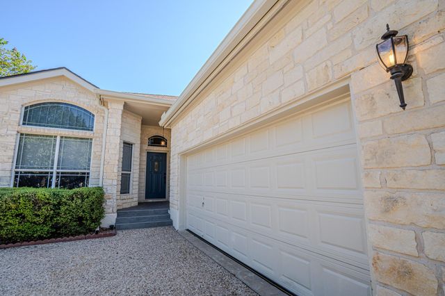 218 Hazeltine DR, Lakeway, TX 78734