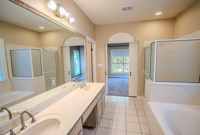 218 Hazeltine DR, Lakeway, TX 78734