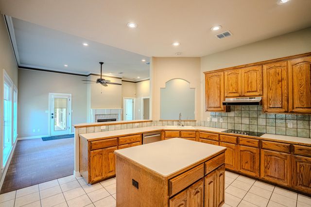 218 Hazeltine DR, Lakeway, TX 78734