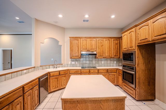 218 Hazeltine DR, Lakeway, TX 78734