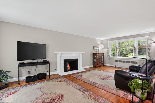 16 Oakland DR, Newport News, VA 23601