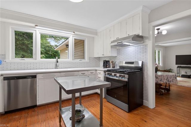16 Oakland DR, Newport News, VA 23601
