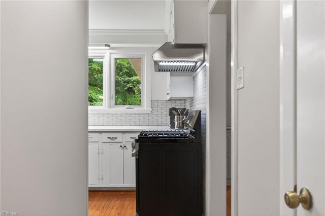 16 Oakland DR, Newport News, VA 23601