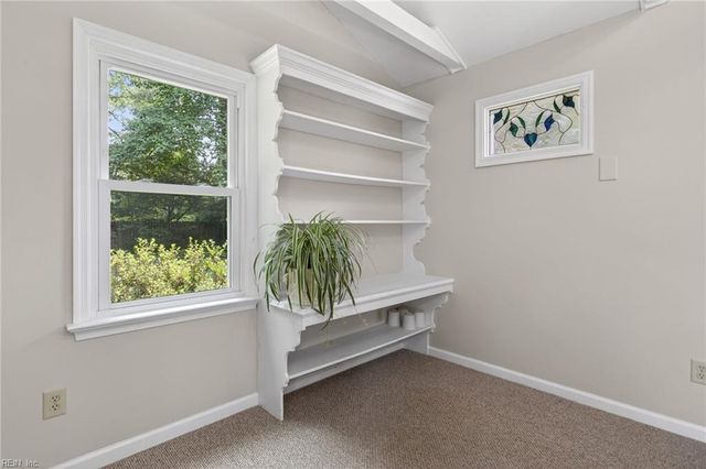 16 Oakland DR, Newport News, VA 23601