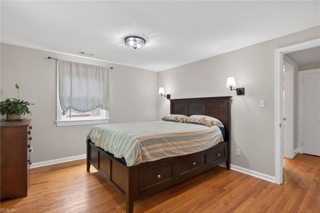 16 Oakland DR, Newport News, VA 23601