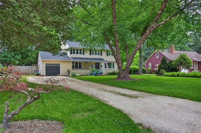 16 Oakland DR, Newport News, VA 23601
