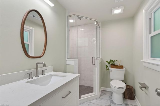 16 Oakland DR, Newport News, VA 23601