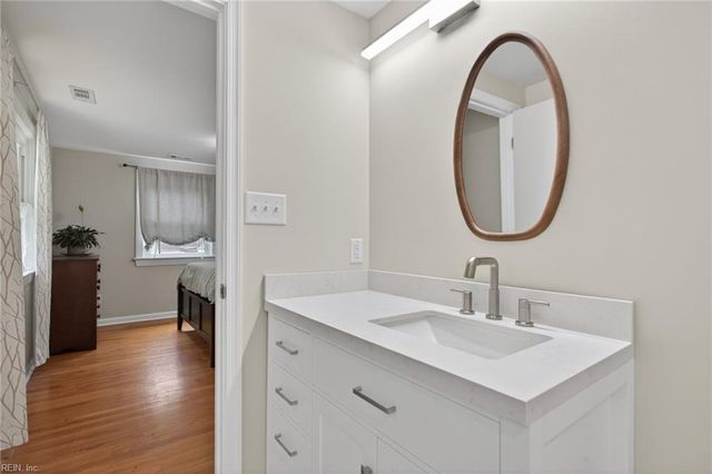 16 Oakland DR, Newport News, VA 23601