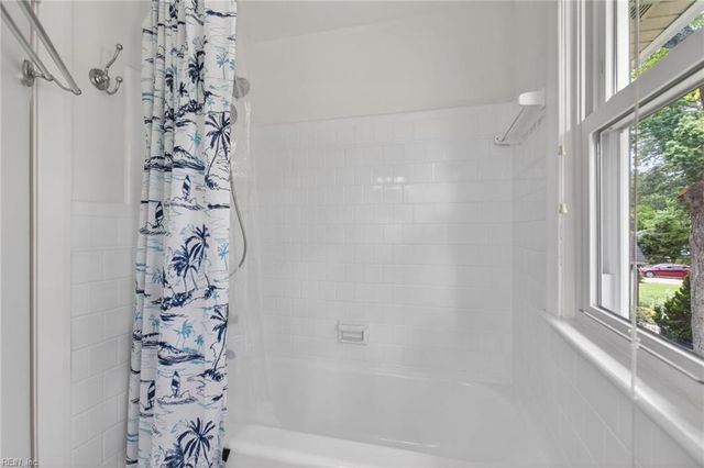 16 Oakland DR, Newport News, VA 23601