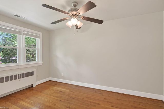 16 Oakland DR, Newport News, VA 23601