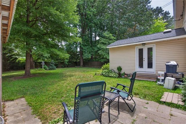 16 Oakland DR, Newport News, VA 23601