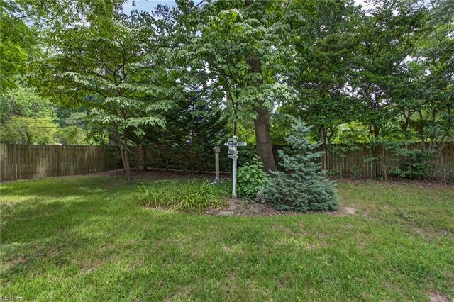16 Oakland DR, Newport News, VA 23601