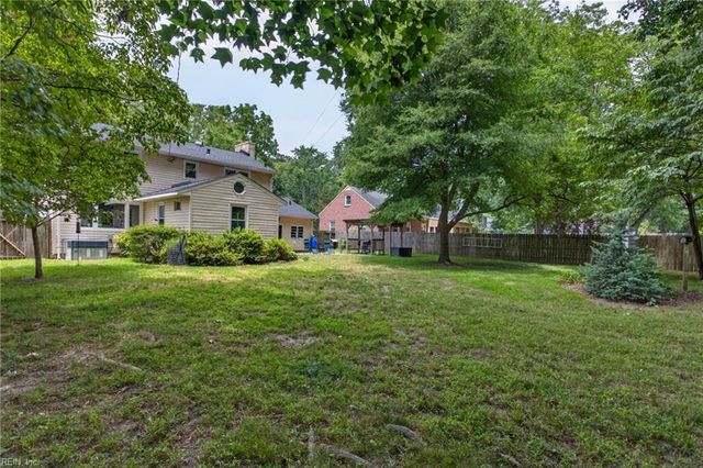 16 Oakland DR, Newport News, VA 23601