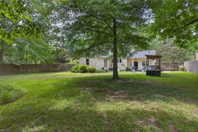 16 Oakland DR, Newport News, VA 23601
