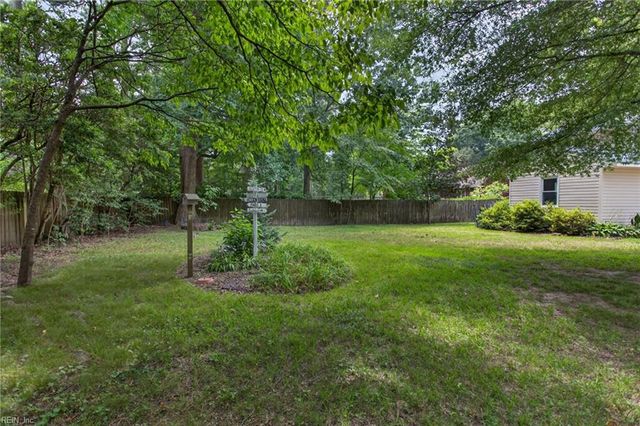 16 Oakland DR, Newport News, VA 23601