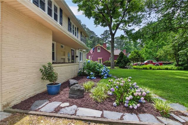 16 Oakland DR, Newport News, VA 23601