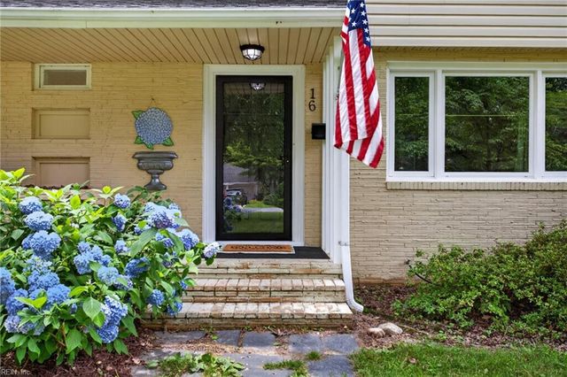 16 Oakland DR, Newport News, VA 23601