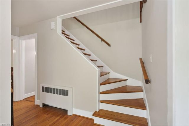 16 Oakland DR, Newport News, VA 23601
