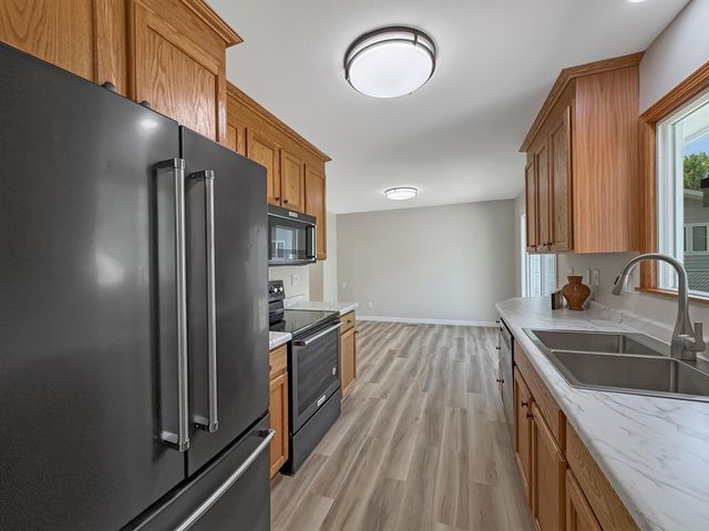 2403 18th Street S, Moorhead, MN 56560