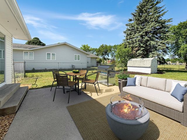 2403 18th Street S, Moorhead, MN 56560