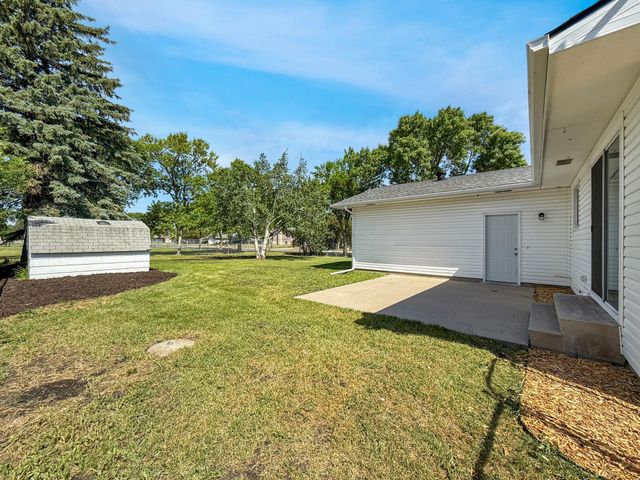 2403 18th Street S, Moorhead, MN 56560