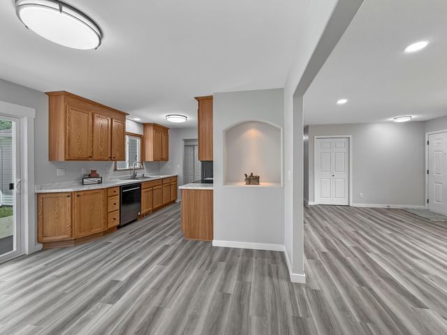 2403 18th Street S, Moorhead, MN 56560
