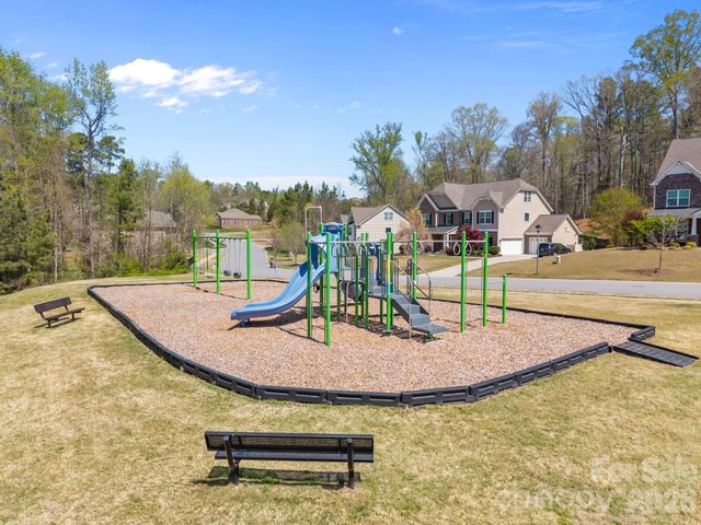 1982 Smokey Quartz Road, Davidson, NC 28036