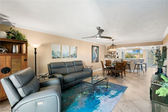 380 Horse Creek DR 403, Naples, FL 34110