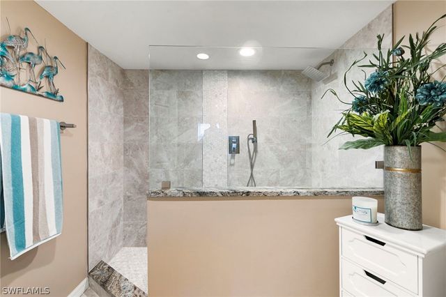 380 Horse Creek DR 403, Naples, FL 34110