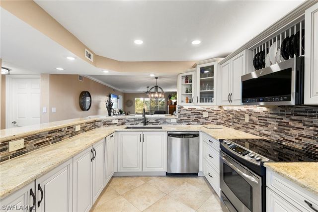 380 Horse Creek DR 403, Naples, FL 34110