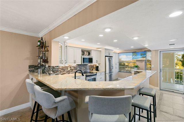 380 Horse Creek DR 403, Naples, FL 34110