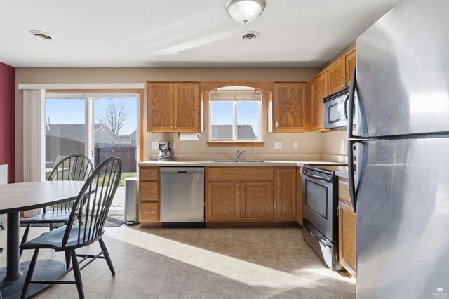 2621 S Brookglen Circle, Manhattan, KS 66502