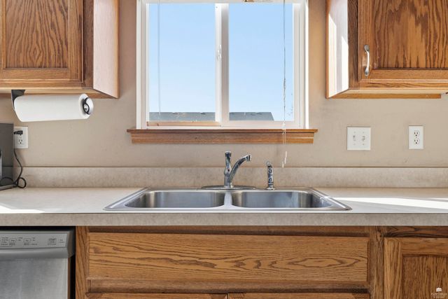 2621 S Brookglen Circle, Manhattan, KS 66502