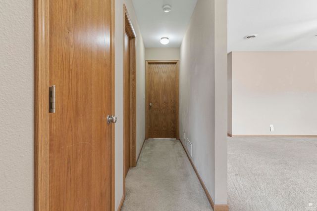 2621 S Brookglen Circle, Manhattan, KS 66502